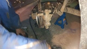 УАЗ Патриот. Замена передних колодок и пыльников суппорта на силикон.