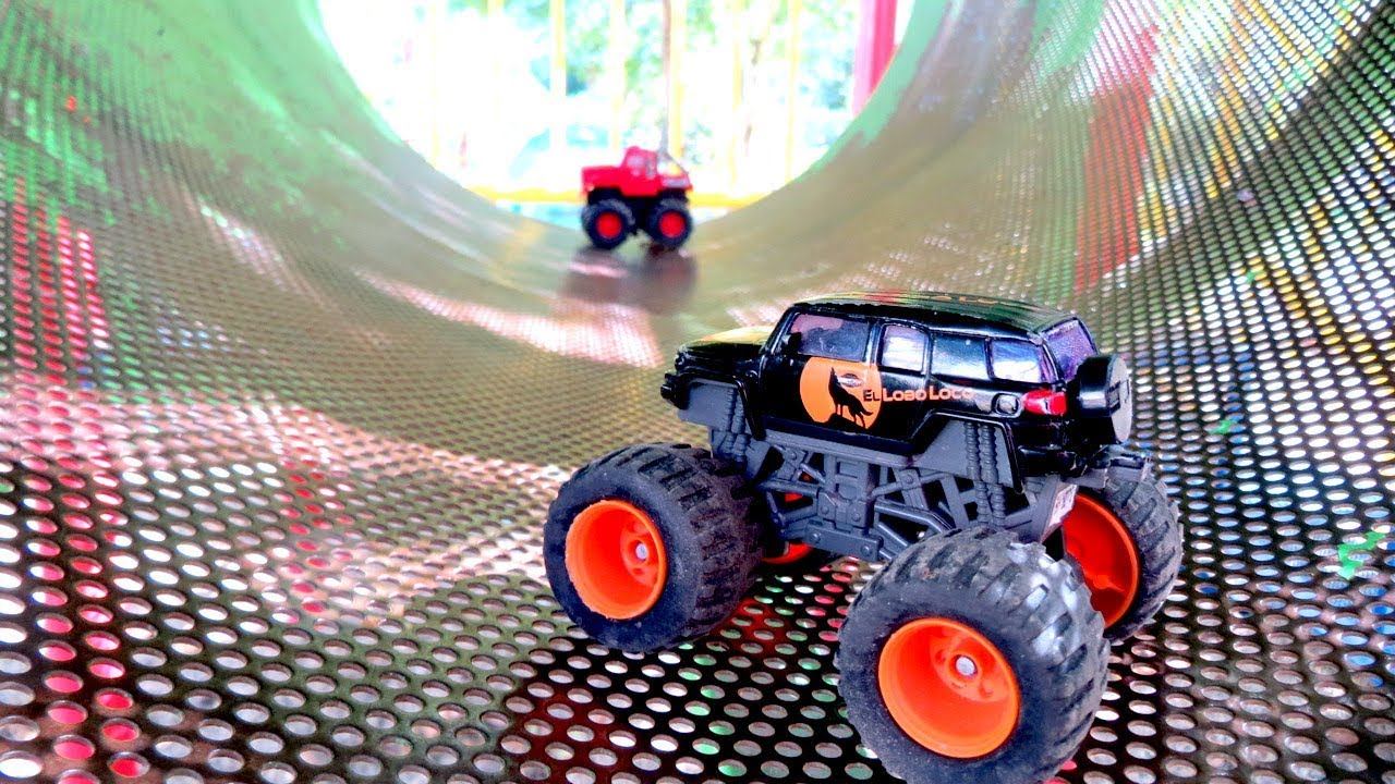 Монстр Tраки на детской площадке. Видео с игрушечными машинами смотреть онлайн