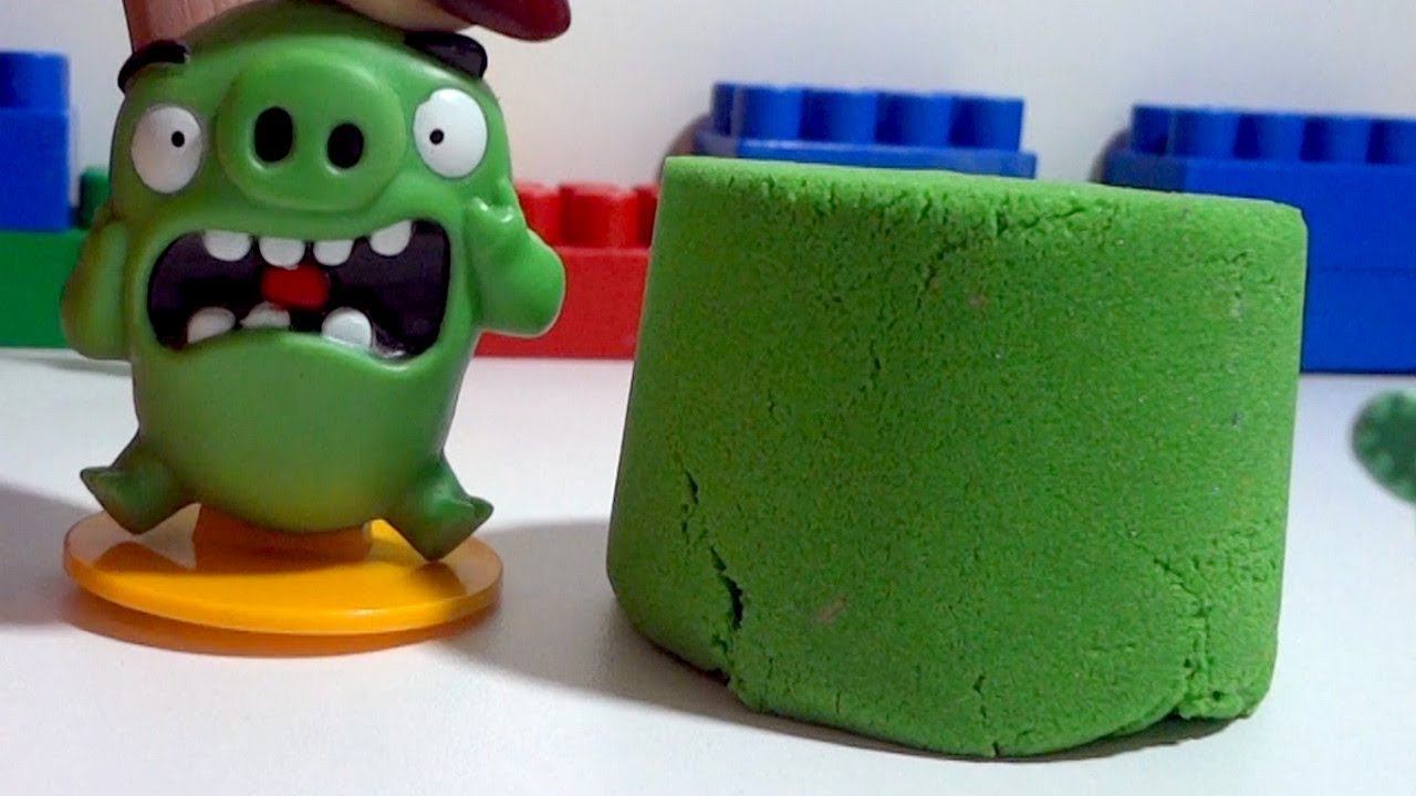 Свиньи из Энгри Бердс. Поиски босса в кинетическом песке. Видео с игрушками смотреть онлайн