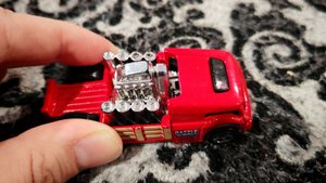 играем в красную машинку для детей