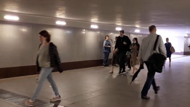 Издалека долго, течет река ВОЛГА.....