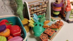 играем с детьми в детской комнате