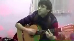Чеченец играет на гитаре..прикол...))