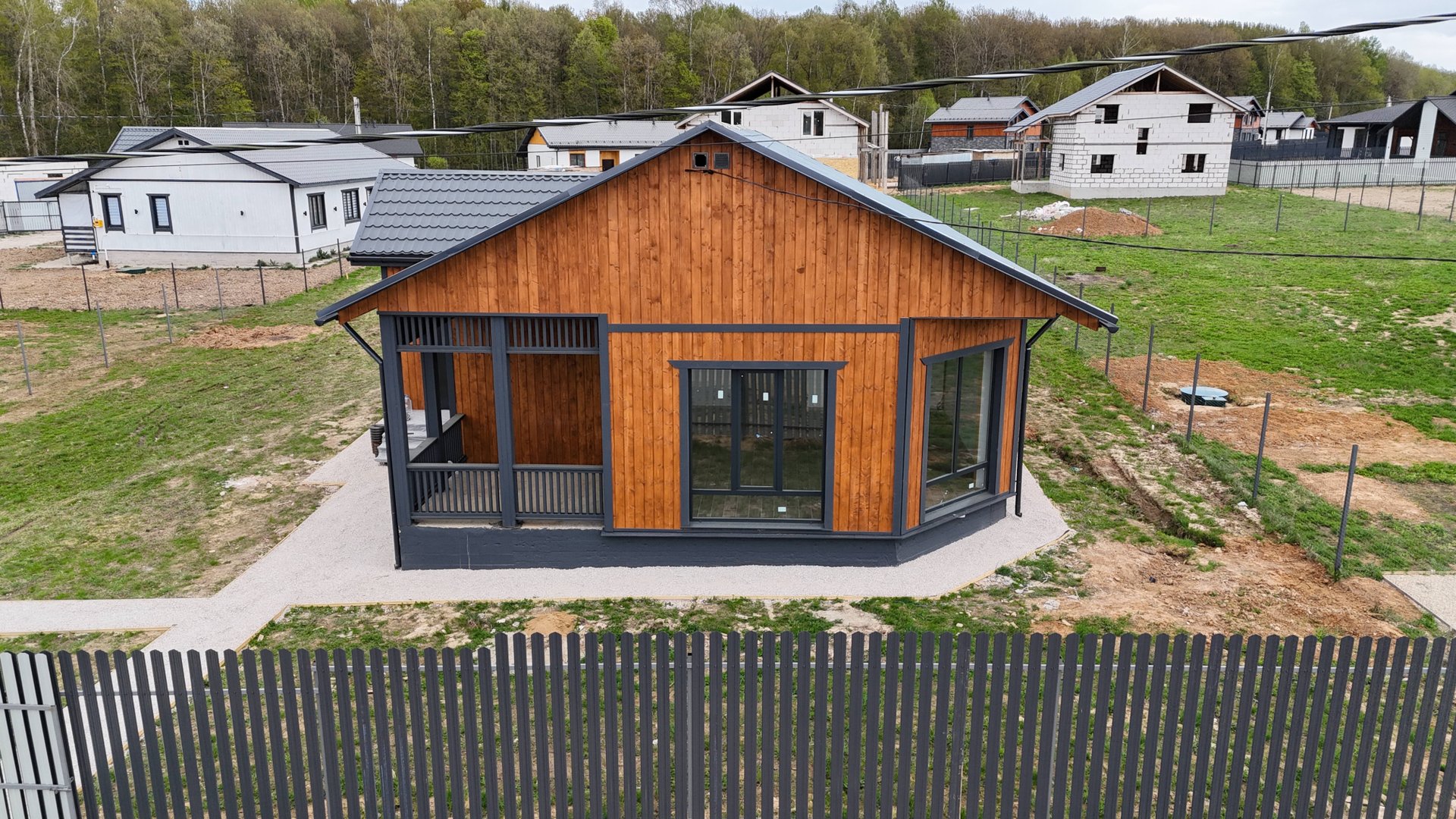 Готовый новый блочный дом в д.Нара Жуковского р-на, 130кв.м., 9 соток, ИЖС, газ заведен. смотреть онлайн