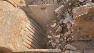 Строительство, дробление щебёнки