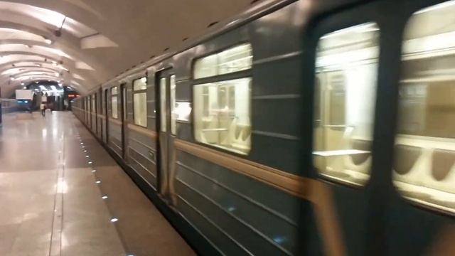 81-717/714.5М + Один вагон перекраска Московский транспорт На станции Шипиловская