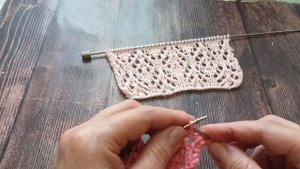 Нежный,ажурный узор спицами.