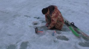 Рыбалка на лесном озере в Карелии!