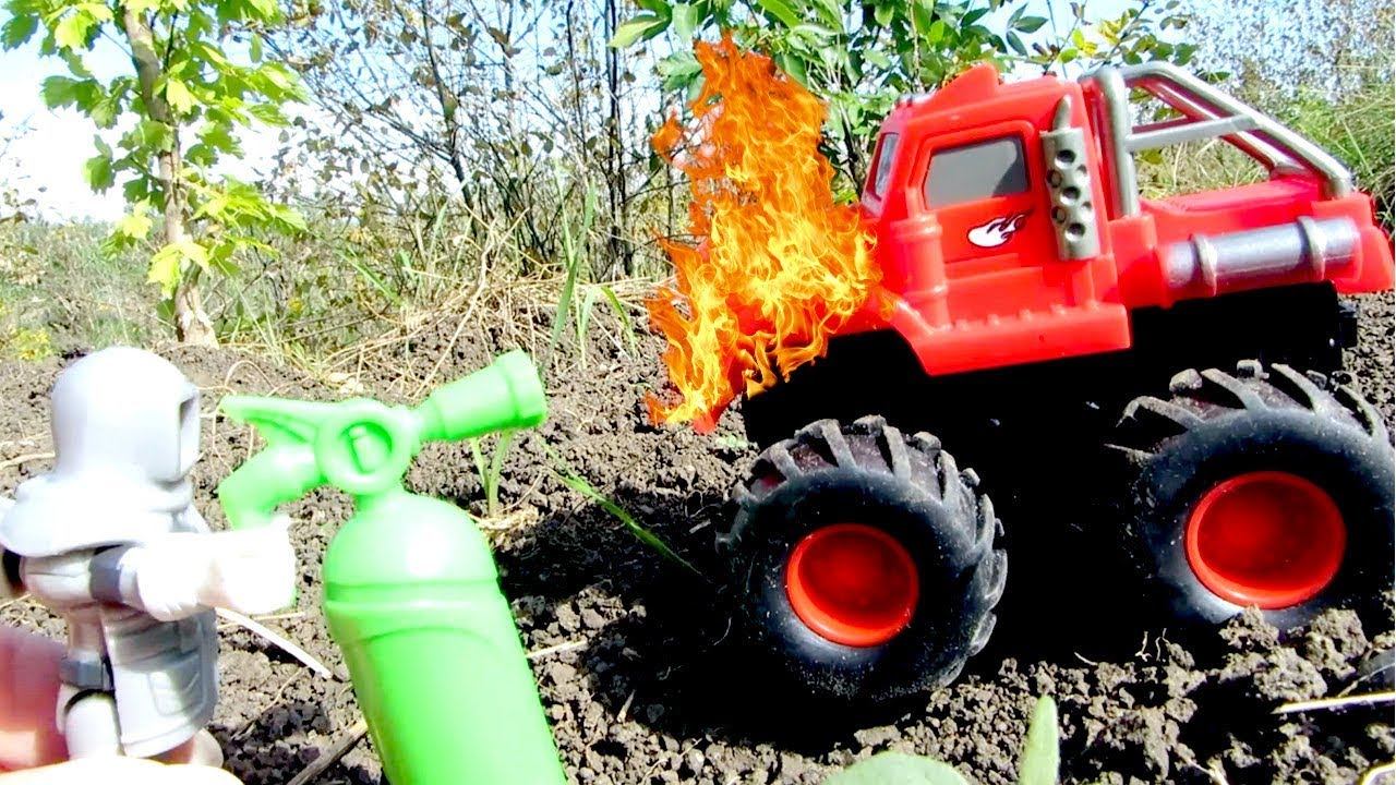 Монстр трак и пожарные. Машина загорелась. Видео с игрушками смотреть онлайн