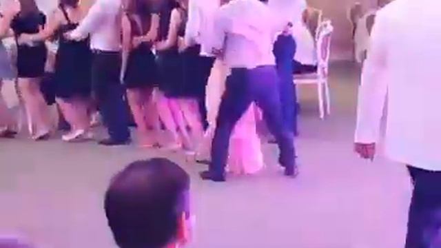 Мужик на свадьбе Всех поиме.....))))))))))))))))))))))))))))))) смотреть онлайн