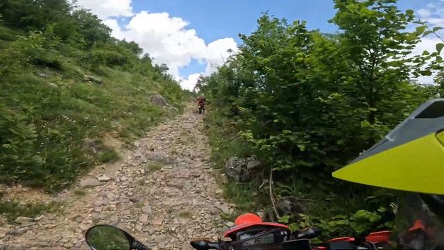 Stara Planina deo 9: Spust u Zavojsko Jezero a onda teškom stazom nazad CRF300L  KTM390ADV