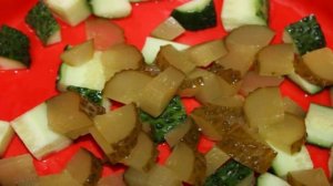 Салат по - домашнему с солеными огурцами