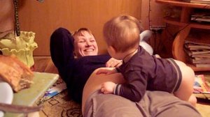 пфффффффффф смешной Ромашка и мамин живот