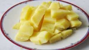 Салат с черемшой, яйцом и картофелем