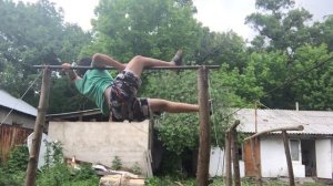 Amarilla на турнике