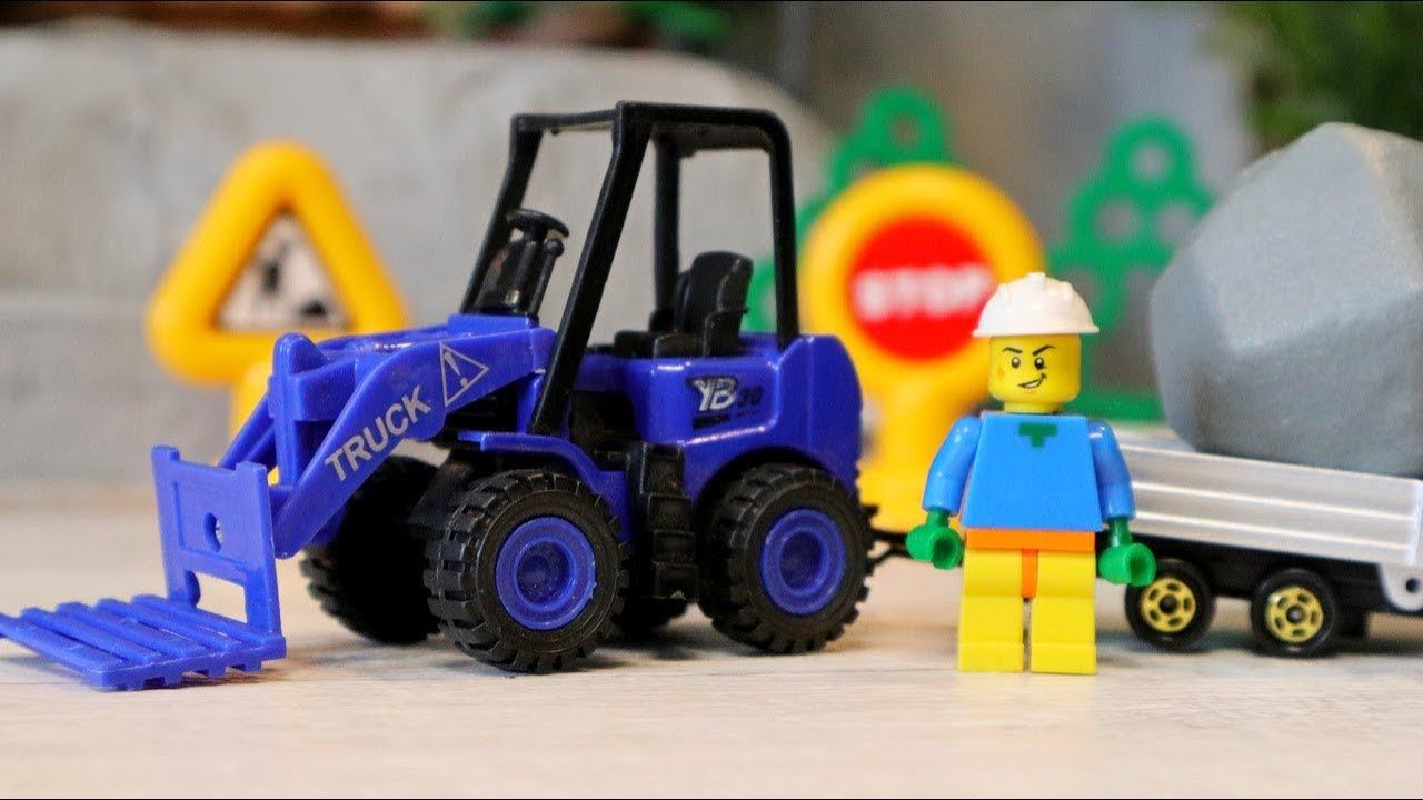 Игрушечные машинки. Завал на дороге. Трактор - Погрузчик смотреть онлайн