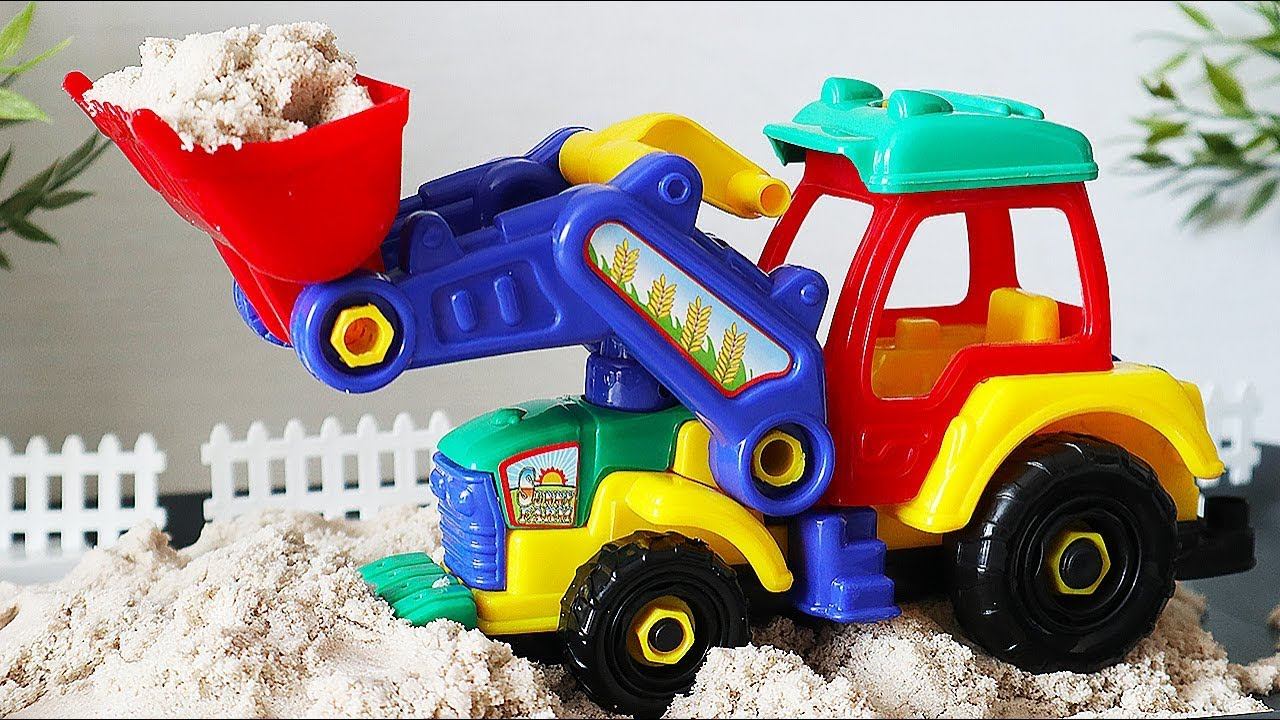 Трактор - игрушка для детей. Собираем трактор погрузчик. Машины для детей смотреть онлайн