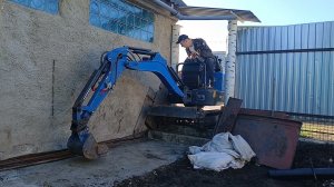 Заезд мини экскаватора Rippa в калитку 95см