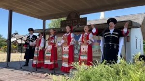 Выступление ансамбля русской и казачьей песни "Звонница" в выставочном комплексе "Атамань"