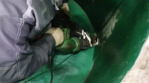 Гидроизоляция футерованных пластиком бетонных канализационных колодцев