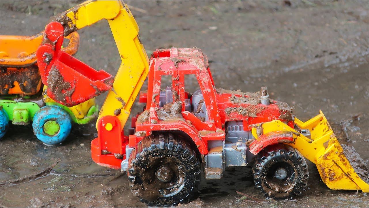 Машины и трактора в грязи. Видео для детей с игрушечными машинами смотреть онлайн