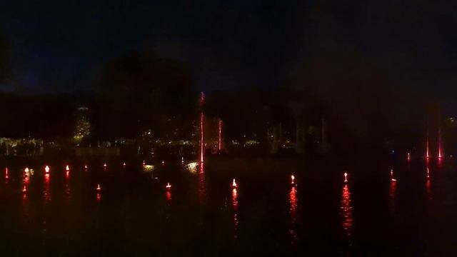 Valgus Kõnnib "Öös on lugusid" Tallinn 2022. Фестиваль света, Танцующие фонтаны,Таллинн, Кадриорг.