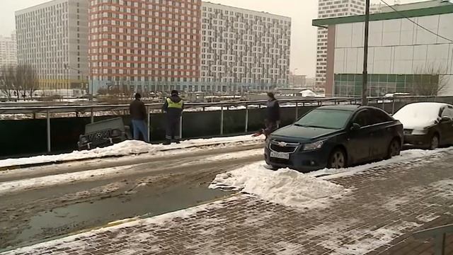 (12+) Брошенный внедорожник смотреть онлайн