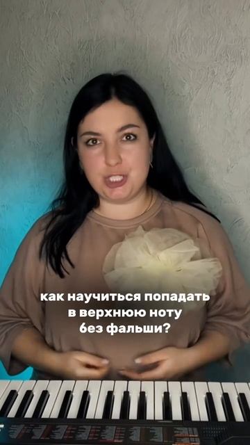 Хочешь развить голос, научиться петь уверенно и с кайфом — не выходя из дома?