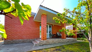 Уютный дом с высокими потолками и плодоносящим садом