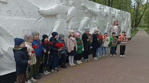 Возложение цветов к мемориалу. Воспитанники детского сада №82 "Одуванчик" г. Брянска