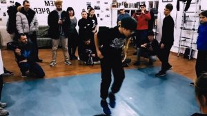 2 баттл - двойки b-boy Voron & b-boy Miron. Соревнования по-брейкдансу YES YOU CAN' 2019