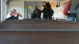 Пьяный Мужчина пристал к девушке