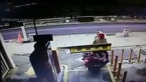 Китаец, шлагбаум и БЕЗУМИЕ