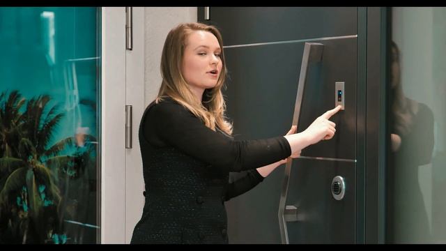 E-KEY FINGER PRINT SCANNER | How Cerberus Doors integrates keyless entry to their doors смотреть онлайн