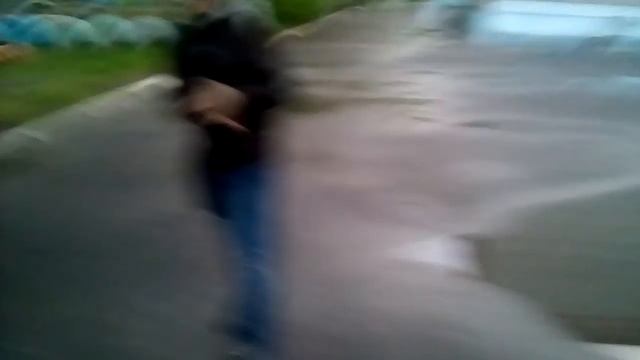 Проникаем в садик нас увидели(побег от ментов)