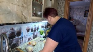 Зеленеет всё.. Омлет готовится сам, без меня..