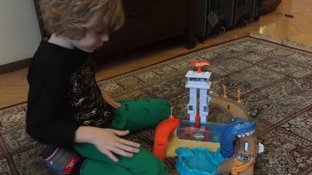 Hot wheels атака акулы