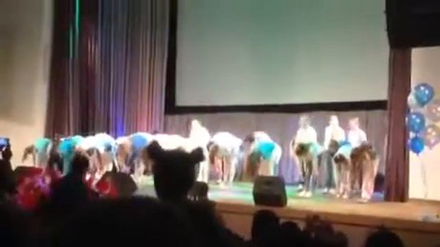 Прикольно танцуют. Первое место смотреть онлайн