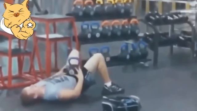 ПРАНК: ПРИДУРКИ В КАЧАЛКЕ I ПРИКОЛЫ В ТРЕНАЖЕРНОМ ЗАЛЕ I Как НЕ НАДО заниматься смотреть онлайн