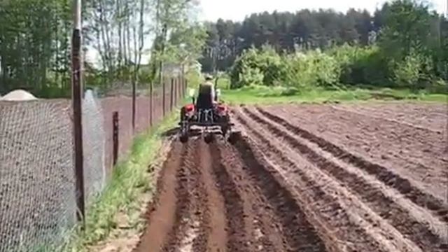 Культиватор окучник на тракторе Уралец 180 смотреть онлайн