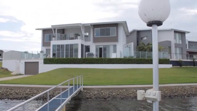 Район богатых пенсионеров в Port Maquarie смотреть онлайн