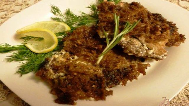 Оленина со сливками под хлебной крошкой