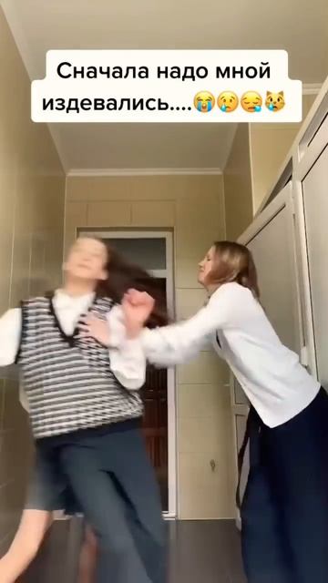 Что творят в школе?!🤭 #shorts #zlatuxa2007 #юмор #приколы #школа #ржака смотреть онлайн