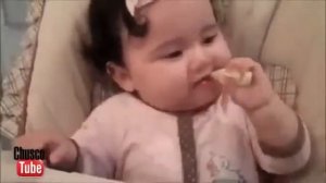 ДЕТИ и ЛИМОН.  Смешные детские рожицы при еде лимона.