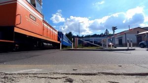 ТУ7А-2782 с пассажирским поездом на строительном переезде Минской ДЖД.