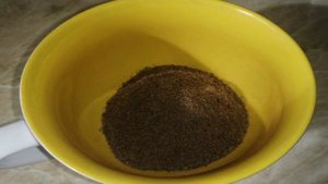 Хлеб из льняной муки в кружке