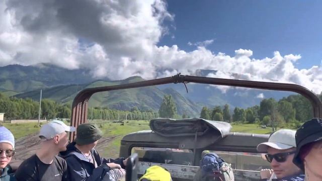 Выезжаем в сторону Белухи , трекинг смотреть онлайн