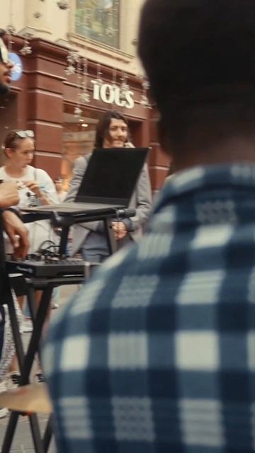 Афро-коллектив играют Сансара на ул. Никольская в Москве danielstranger баста сансара shorts