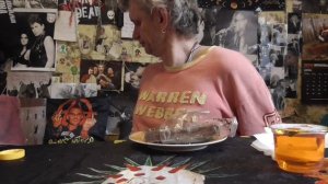 мукбанк сладкий шарлиз торт вафельный жиле персик  и ряжанка