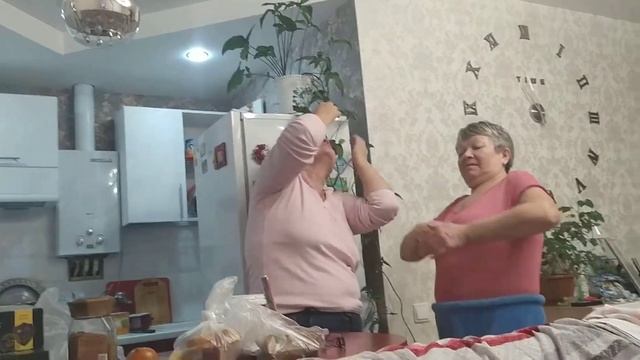 БАБУШКИ ТАНЦУЮТ #4 (РЖАЧ😂😂😂) смотреть онлайн